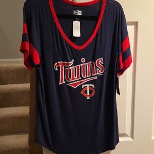 New FIfth & Ocean Navy and Red Graphic V-Neck Tee